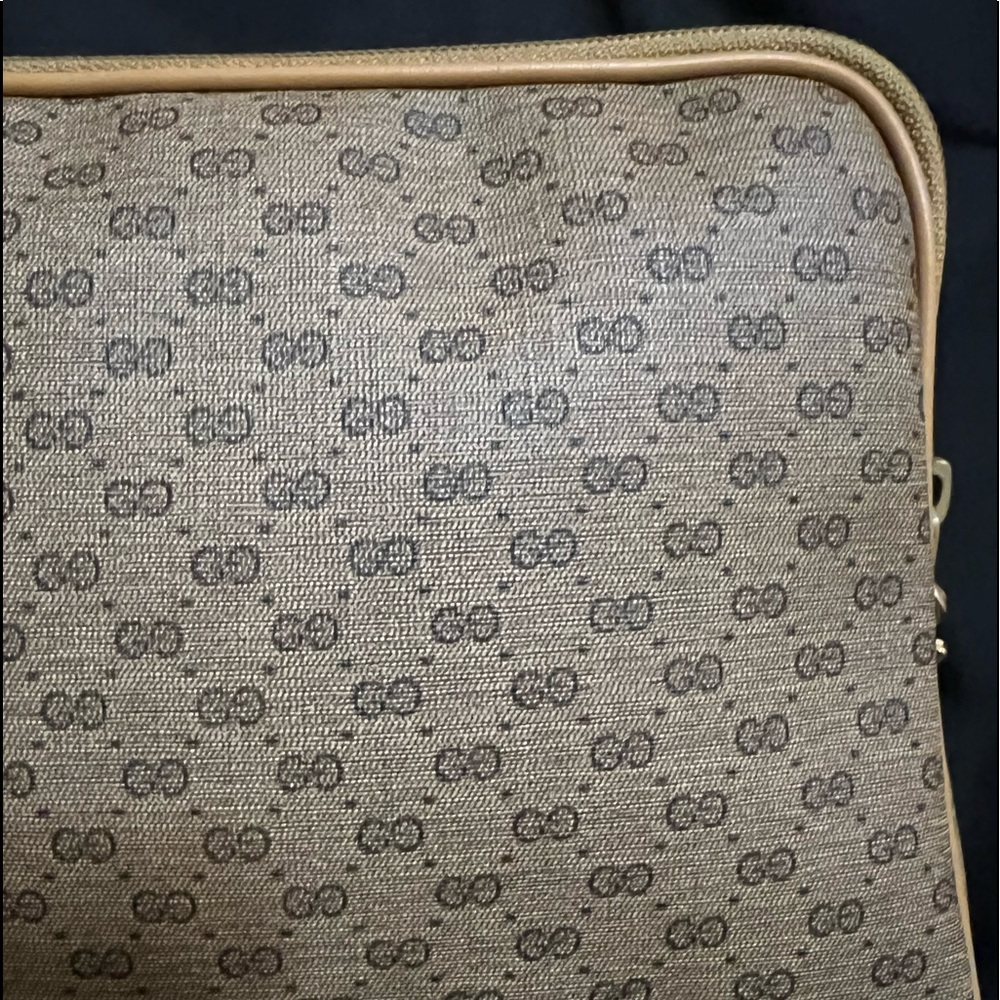 Gucci Beige and Gold Patterned Wristlet - Picture 5 of 8